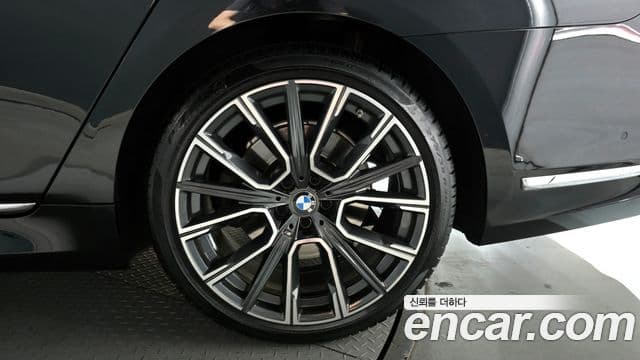 BMW 7 Series 2021 — Photo 14/30