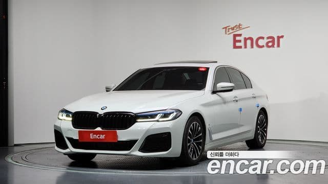 BMW 5 Series 2018 — ფოტო 10/20