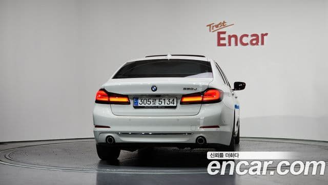 BMW 5 Series 2018 — ფოტო 3/20