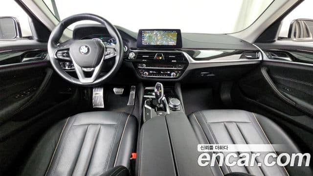 BMW 5 Series 2018 — фото 6 из 20
