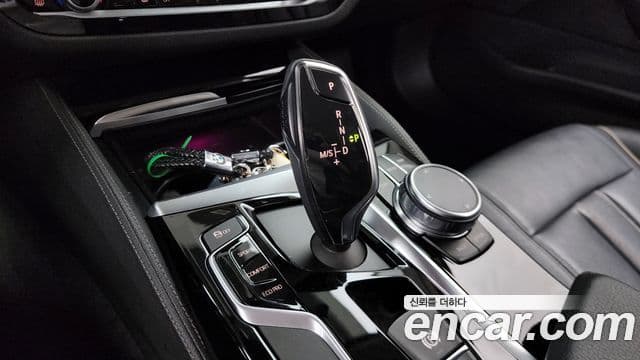 BMW 5 Series 2018 — ფოტო 8/20