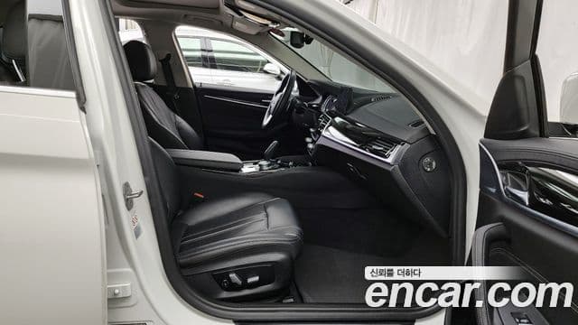 BMW 5 Series 2018 — ფოტო 11/20
