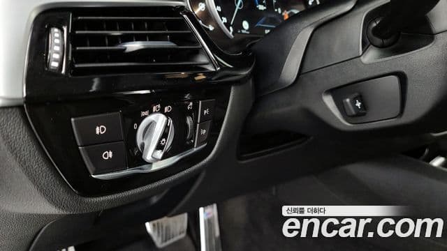 BMW 5 Series 2018 — ფოტო 16/20