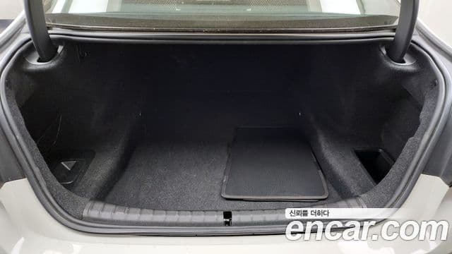 BMW 5 Series 2018 — ფოტო 20/20