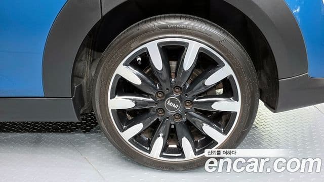 Mini Cooper S 2021 — Photo 16/32