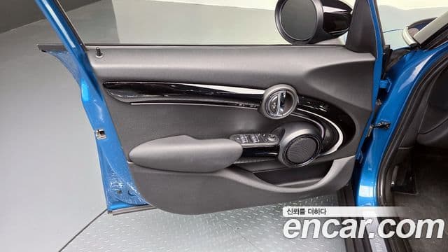 Mini Cooper S 2021 — Photo 7/32