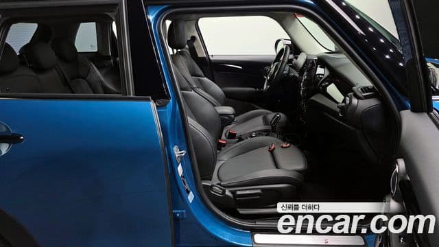 Mini Cooper S 2021 — Photo 22/32