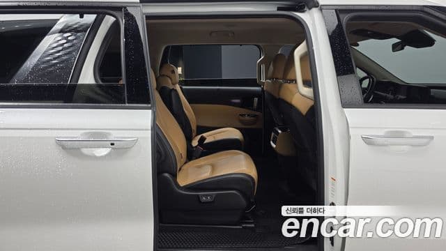 Kia Carnival 2020 — Фото 11/20