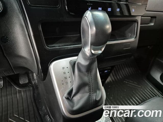 Hyundai Staria 2022 — Фото 10/18