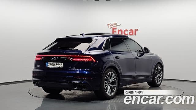 Audi Q7 2022 — ფოტო 2/20