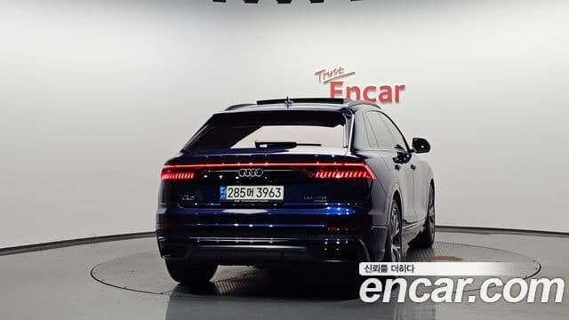 Audi Q7 2022 — ფოტო 4/20