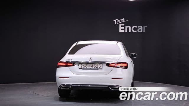 Mercedes-Benz E-Class 2021 — ფოტო 4/20