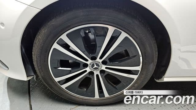 Mercedes-Benz E-Class 2021 — ფოტო 5/20