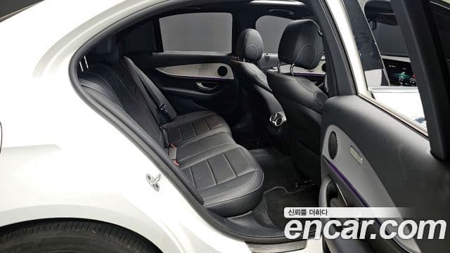 Mercedes-Benz E-Class 2021 — ფოტო 11/20