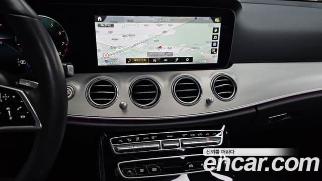 Mercedes-Benz E-Class 2021 — ფოტო 13/20