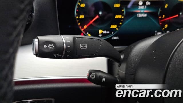 Mercedes-Benz E-Class 2021 — ფოტო 17/20