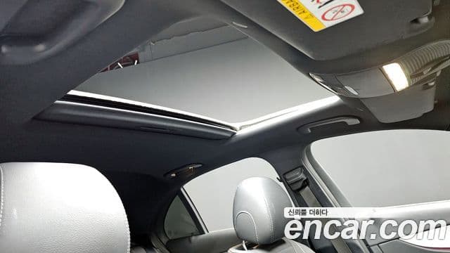 Mercedes-Benz E-Class 2021 — ფოტო 19/20