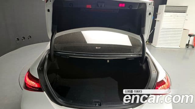 Mercedes-Benz E-Class 2021 — ფოტო 20/20