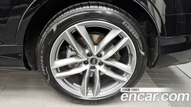 Audi Q7 2024 — Photo 10/35