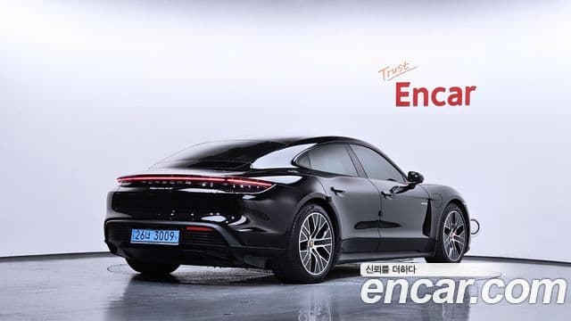 Porsche Taycan 2022 — Şəkil 10/41