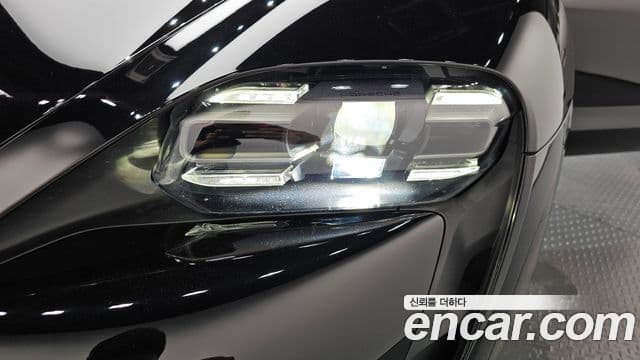 Porsche Taycan 2022 — Şəkil 18/41