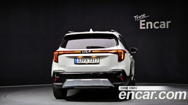 Kia Seltos 2022 — ფოტო 4/20