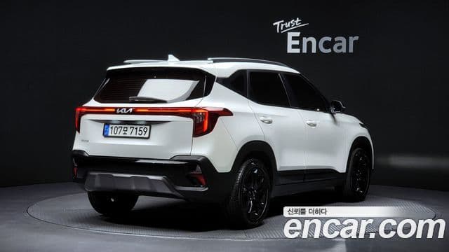 Kia Seltos 2023 — ფოტო 2/20
