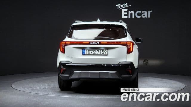 Kia Seltos 2023 — ფოტო 4/20