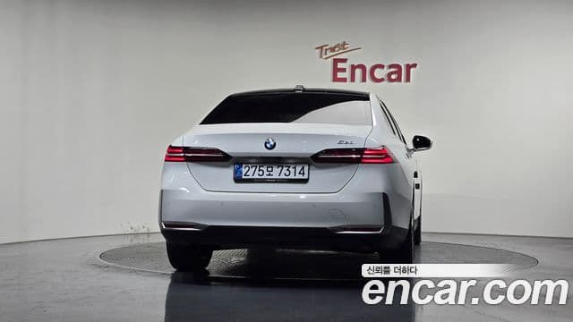 BMW 5 Series 2023 — Şəkil 3/20