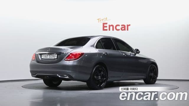 Mercedes-Benz C-Class 2018 — ფოტო 19/30