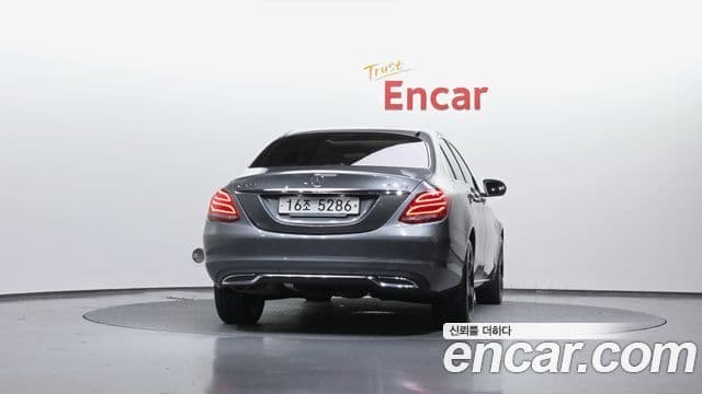 Mercedes-Benz C-Class 2018 — ფოტო 4/30