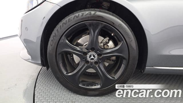 Mercedes-Benz C-Class 2018 — ფოტო 12/30