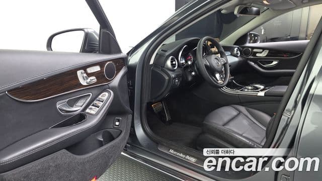Mercedes-Benz C-Class 2018 — ფოტო 8/30