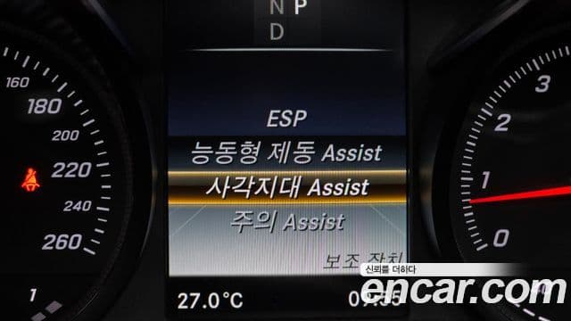 Mercedes-Benz C-Class 2018 — ფოტო 28/30