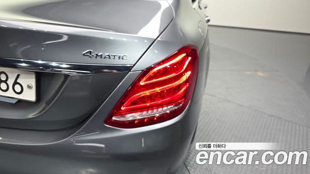 Mercedes-Benz C-Class 2018 — ფოტო 25/30