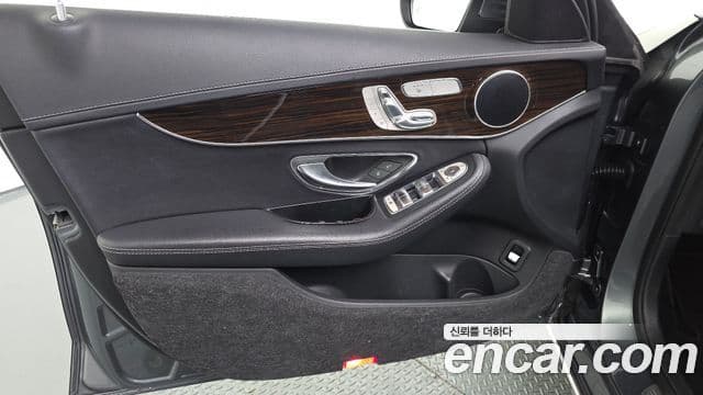 Mercedes-Benz C-Class 2018 — ფოტო 11/30