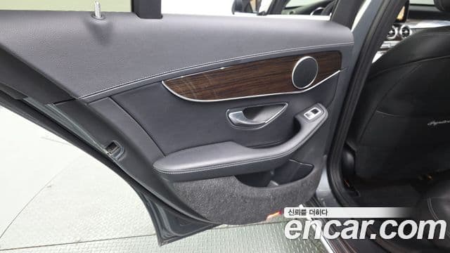 Mercedes-Benz C-Class 2018 — ფოტო 29/30