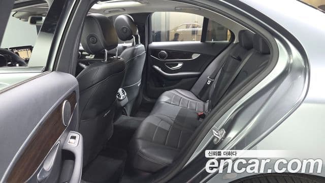 Mercedes-Benz C-Class 2018 — ფოტო 3/30
