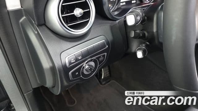 Mercedes-Benz C-Class 2018 — ფოტო 23/30