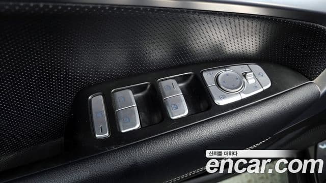 Genesis G70 2018 — Photo 21/32