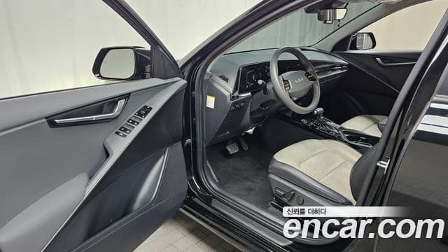 Kia Niro 2022 — фото 10 из 20