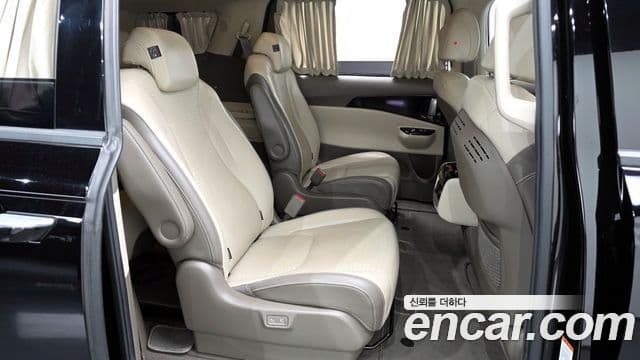 Kia Carnival 2021 — ფოტო 11/20