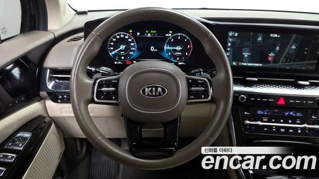 Kia Carnival 2021 — ფოტო 13/20