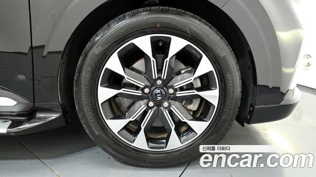 Kia Carnival 2021 — Photo 12/38