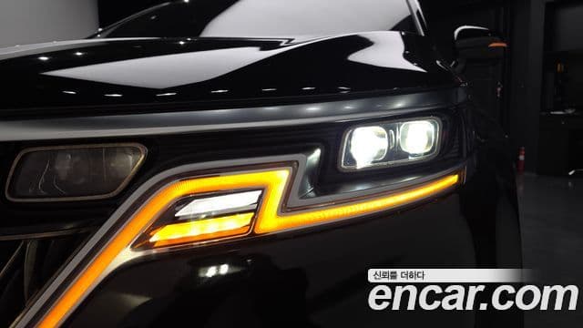 Kia Carnival 2021 — Photo 15/38