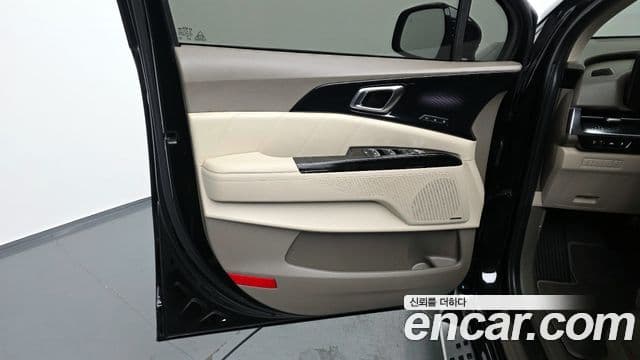 Kia Carnival 2021 — Photo 36/38