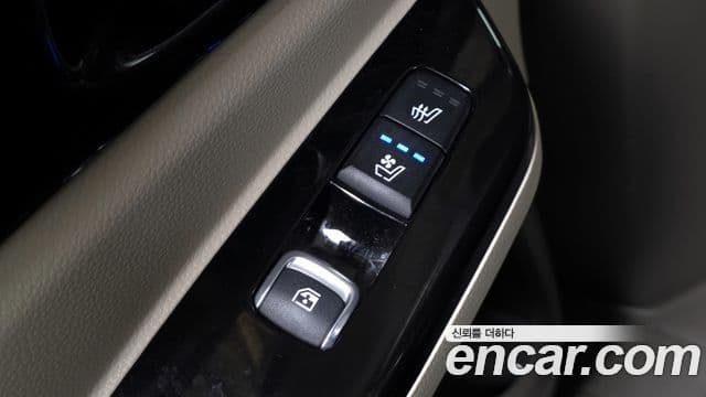 Kia Carnival 2021 — Photo 9/38