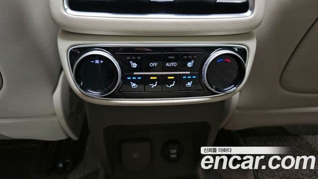 Genesis GV80 2023 — ფოტო 17/20
