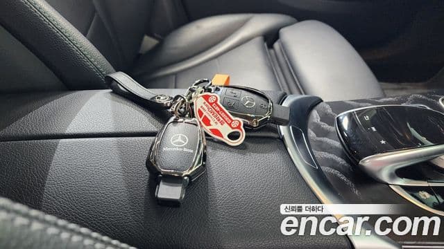 Mercedes-Benz GLC-Class 2019 — ფოტო 16/20