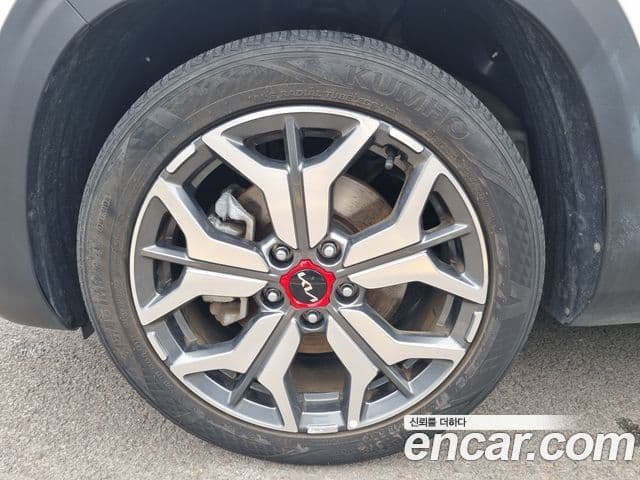 Kia Seltos 2022 — Şəkil 18/19